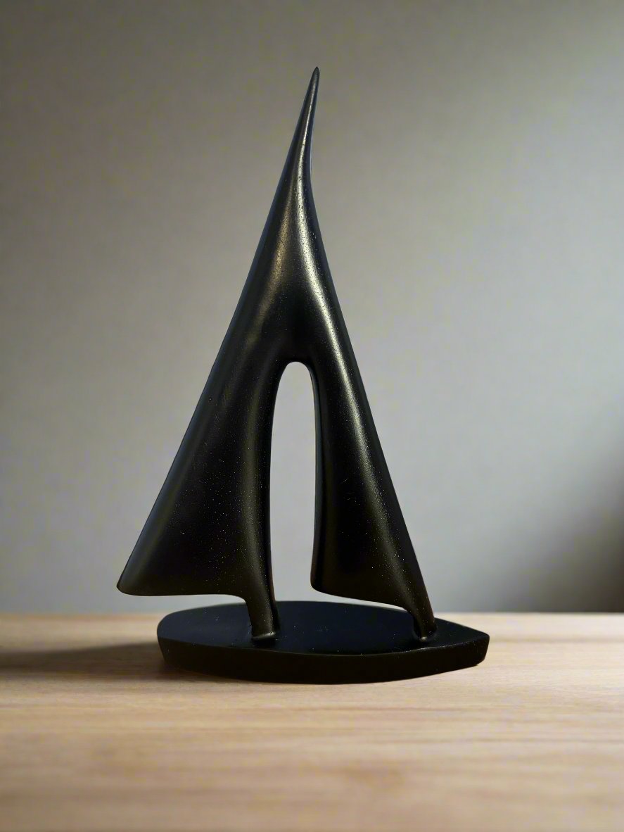 დეკორი გემი - White/Black sailboat ornament